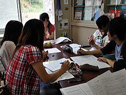 14期生ゼミの一場面（輪読会）